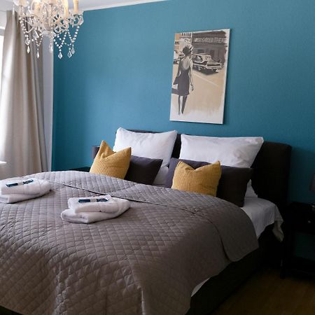 Bella Casa - Business&Family - 2 Zimmer Direkt Neben Schloss, Parkplatz, Smarttv, Netflix, Waschmaschine, 24H Checkin, 71Qm, Kingsizebett, Hotelbettwaesche Ludwigsburg Exterior foto