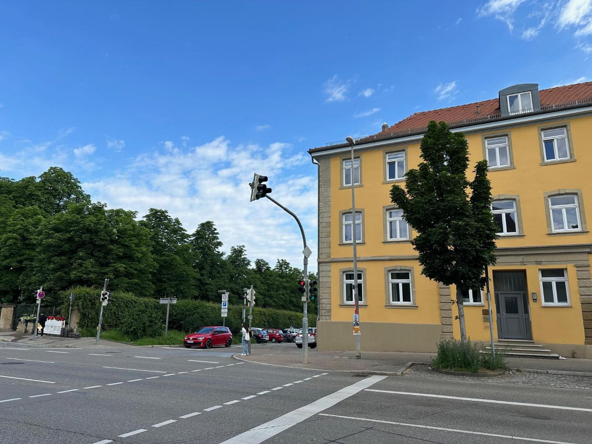 Bella Casa - Business&Family - 2 Zimmer Direkt Neben Schloss, Parkplatz, Smarttv, Netflix, Waschmaschine, 24H Checkin, 71Qm, Kingsizebett, Hotelbettwaesche Ludwigsburg Exterior foto