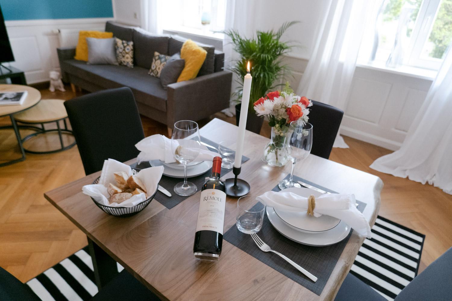 Bella Casa - Business&Family - 2 Zimmer Direkt Neben Schloss, Parkplatz, Smarttv, Netflix, Waschmaschine, 24H Checkin, 71Qm, Kingsizebett, Hotelbettwaesche Ludwigsburg Exterior foto